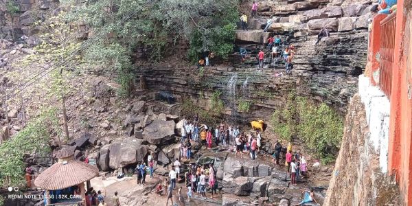 जतमई-घटारानी में बढ़ी श्रद्धालुओं की भीड़