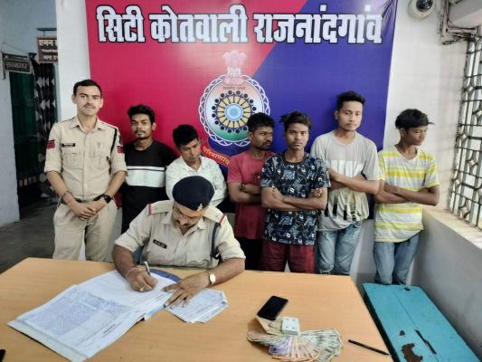 आधा दर्जन जुआरी पकड़ाए, 5 हजार नगद जब्त