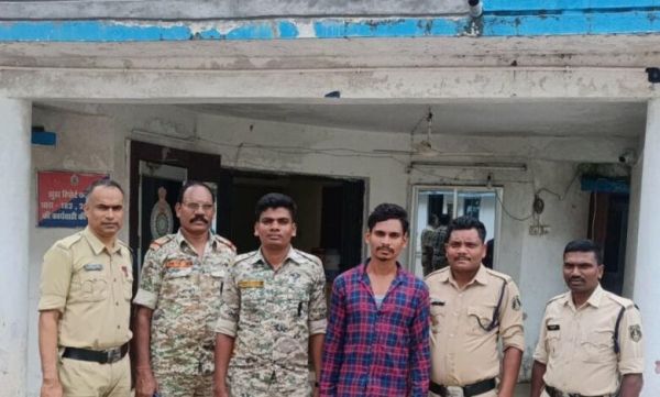 अश्लील वीडियो फैलाया, बंदी
