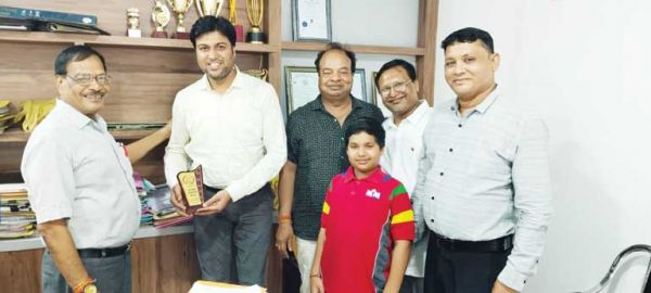 लायंस क्लब सिटी ने किया डॉक्टरों व सीए का सम्मान