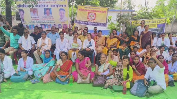 स्वास्थ्य कर्मियों ने किया हड़ताल का रूख