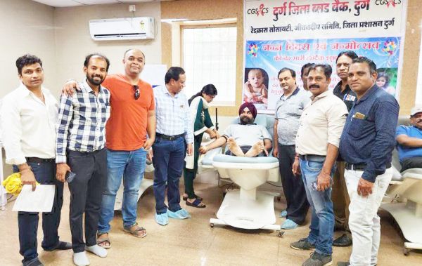 नेत्र सहायक अधिकारी ने बच्चों के जन्मदिन पर दिया बड़ा संदेश