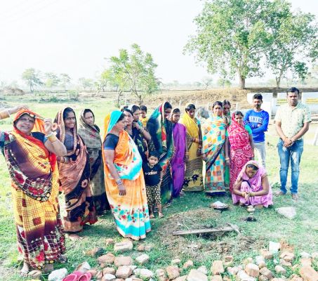 नवागांव की महिलाओं ने किया शिव मंदिर निर्माण के लिए भूमिपूजन