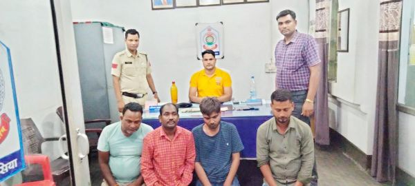 छापा, 5 जुआरियों  से 25 हजार जब्त