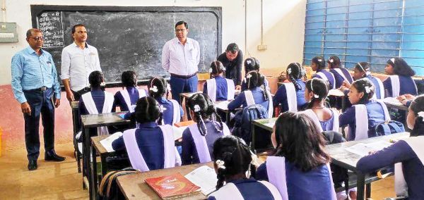 जिला शिक्षा अधिकारी ने किया रेंगाकठेरा स्कूल का निरीक्षण   