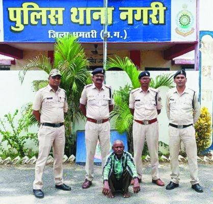 टार्च मांगा, नहीं देने पर बेटे की कर दी हत्या, गिरफ्तार