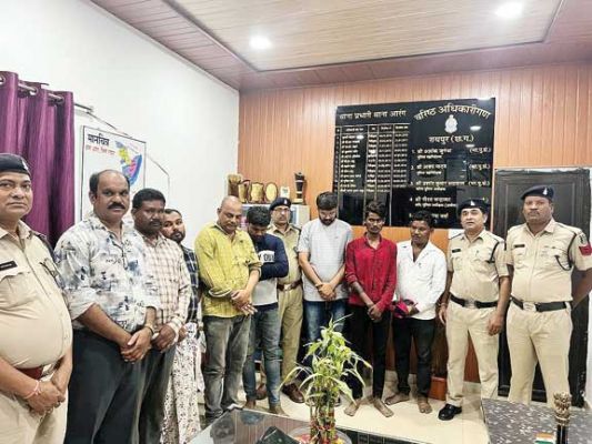 एनएसयूआई उपाध्यक्ष जुआ खेलते गिरफ्तार