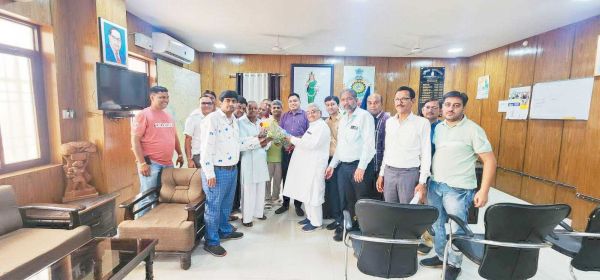 हफ्तेभर में पकड़ाया अंतरराज्यीय चोर गिरोह कारोबारियों ने किया एसपी का सम्मान