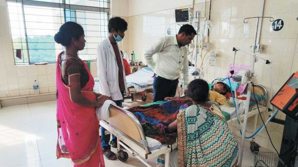 कर्मचारियों के हड़ताल पर जाते ही अधीक्षक, से लेकर सभी डॉक्टरों, इंटर्न ने संभाला मोर्चा