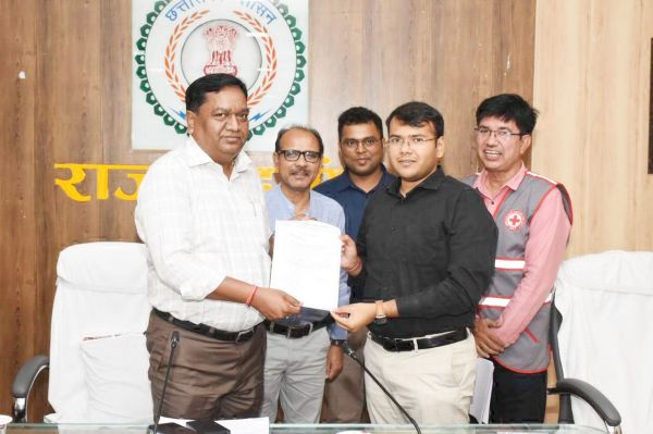 कलेक्टर बने रेडक्रास सोसायटी के आजीवन सदस्य