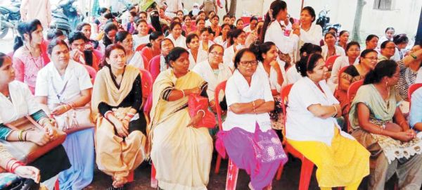 कर्मियों की हड़ताल से चरमराई स्वास्थ्य व्यवस्था, इलाज के लिए भटकते रहे मरीज