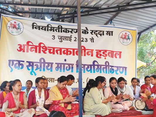 संविदा कर्मियों की अनिश्चितकालीन हड़ताल, 10 को कर्मचारी रायपुर में करेंगे विरोध-प्रदर्शन