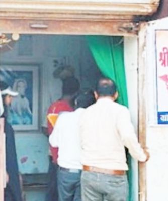 एसडीएम ने दो क्लिनिक सील किये 