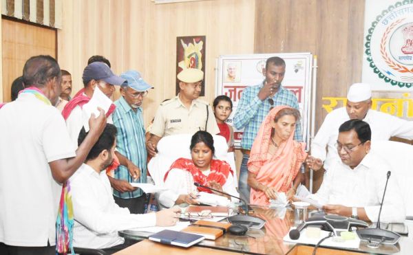 जनचौपाल: मांगों और समस्याओं को  सुना, त्वरित कार्रवाई के दिए निर्देश