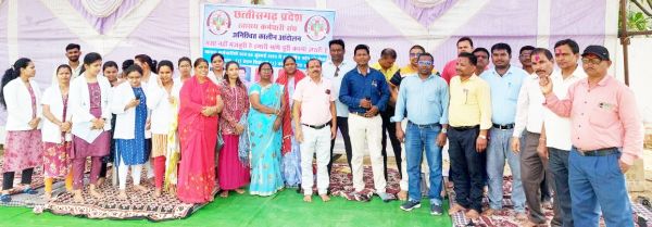 नियमितीकरण सहित 24 सूत्रीय मांगों को लेकर स्वास्थ्य कर्मचारियों की अनिश्चितकालीन हड़ताल