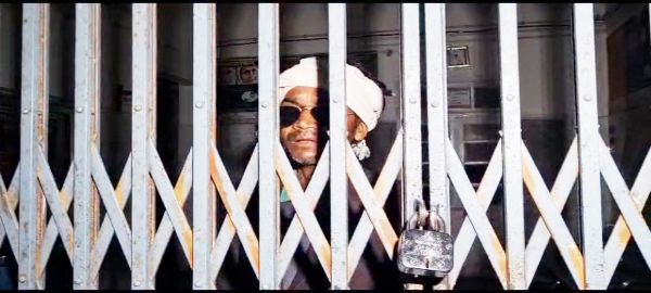 आंख का इलाज कराने आया मरीज, 24 घंटे नेत्र विभाग में  कैद