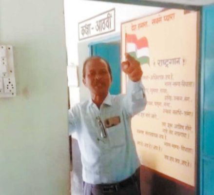 शराब में धुत शिक्षक ने स्कूल में हंगामा किया, रोकने पर विधायक के नाम पर धमकाया