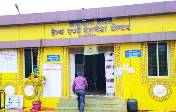 अंधेरे में उपस्वास्थ्य केंद्र, शिकायत के बाद भी नहीं सुधरा सोलर पैनल