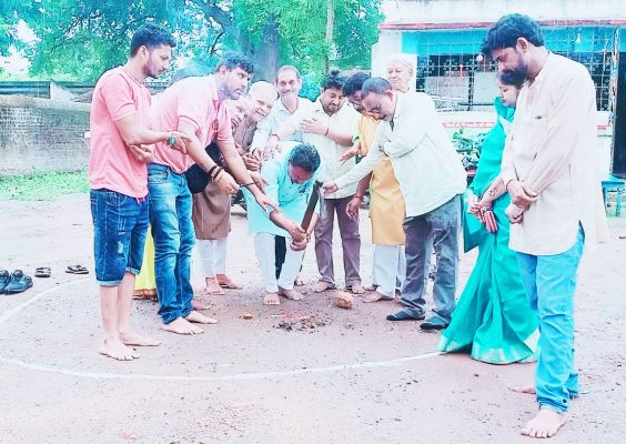 महापौर ने किया सामुदायिक भवन में अतिरिक्त कक्ष निर्माण का भूमिपूजन 