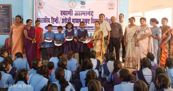 आत्मानंद विद्यालय दहिकोंगा में संकुल स्तरीय शाला प्रवेश उत्सव 