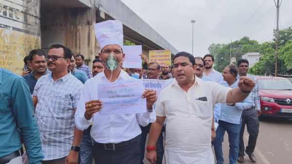 छग कर्मचारी-अधिकारी संयुक्त मोर्चा  ने मांगों को लेकर किया प्रदर्शन