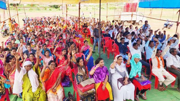 मांगों को लेकर कर्मचारी अधिकारी संघ की हड़ताल