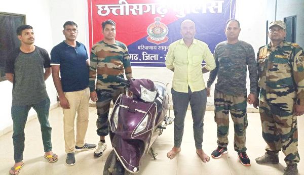 ग्राहक तलाशते दो पहिया वाहन चोर गिरफ्तार