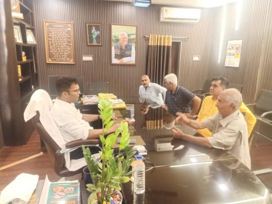 आयुक्त ने चेम्बर की बैठक लेकर पौधरोपण में सहयोग करने कहा