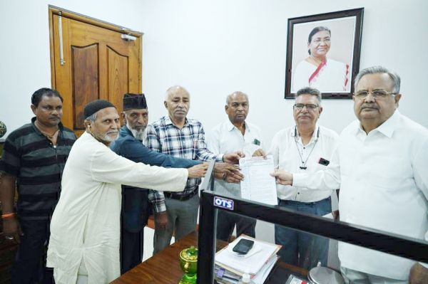 ईपीएस-95 पेंशनर्स ने पीएम के नाम सौंपा ज्ञापन