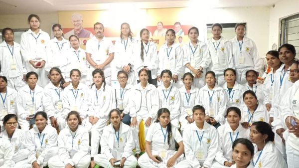 योग प्रशिक्षण शिविर में 43 योग मित्र सिख रहे योग के गुर  