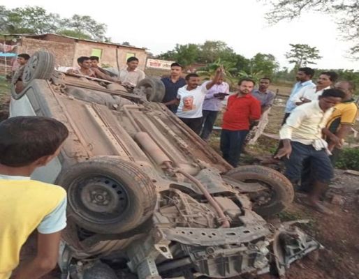 तेज रफ्तार कार पलटी