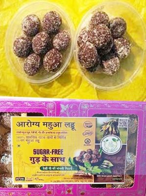 महिलाएं तैयार कर रही महुआ के स्वादिष्ट लड्डू, ऑनलाईन उपलब्ध