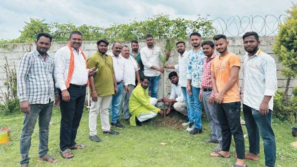 साहू समाज के लोगों ने किया पौधरोपण