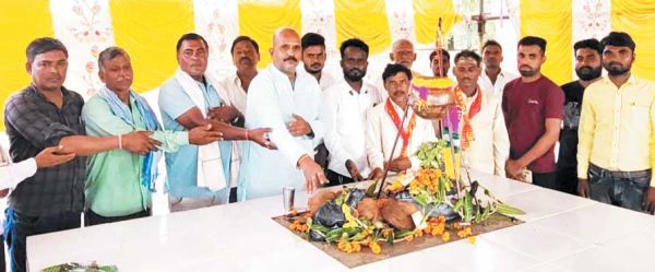 भाठासौरी में योगेश ने किया चौरा-चौरी का लोकार्पण