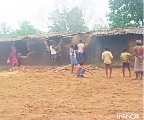 हाथी ने मचाया उत्पात, दो घर  क्षतिग्रस्त, ग्रामीणों का रतजगा 