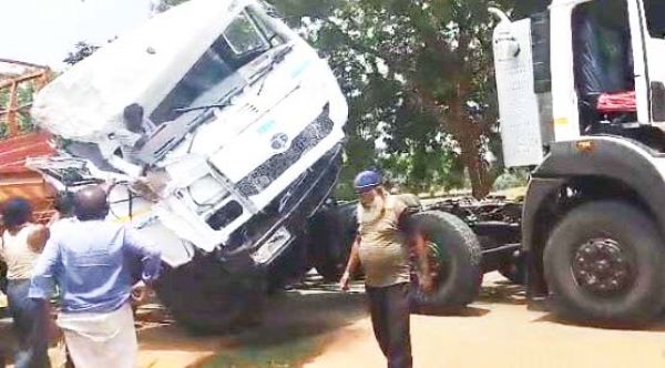 ब्रेक फेल, केबिन में घंटे भर फंसा रहा चालक