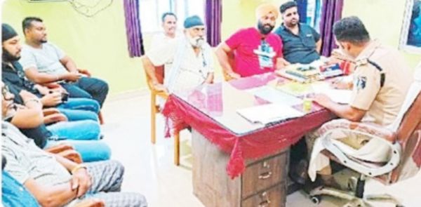 बिठाकर शराब न पिलाने व  न बेचने की दी नसीहत 