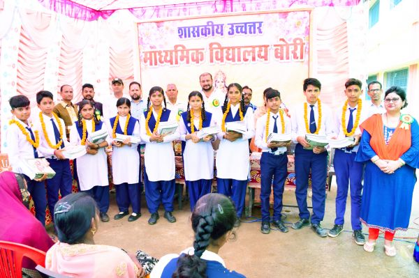 शाला प्रवेश उत्सव व सरस्वती साइकिल वितरण