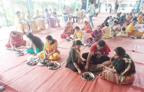 राधाकृष्ण मंदिर में 27 हजार पार्थिव शिवलिंग का निर्माण