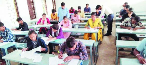 उडऩदस्ता दल ने दी परीक्षा  केंद्रों में दबिश