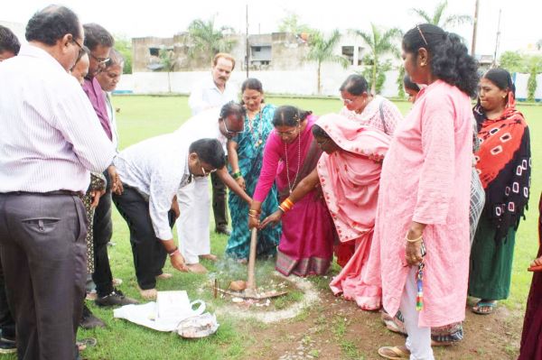 महापौर ने किया भूमिपूजन