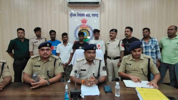 अंतरराज्यीय ठग गिरोह के 4 आरोपी झारखंड से गिरफ्तार  
