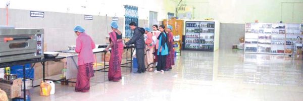 सी-मार्ट में 2 करोड़ 40 लाख से अधिक की बिक्री