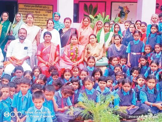 पदोन्नति, शिक्षिका को दी विदाई