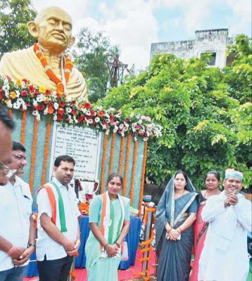 मौन सत्याग्रह में शामिल हुईं विधायक