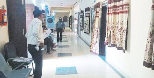 काम पर नहीं लौटे संविदा कर्मचारी, स्वास्थ्य विभाग में हो रही दिक्कत