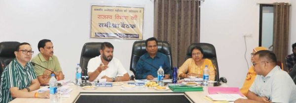 अफसर कार्यों को समय पर पूरा करें ताकि योजनाओं का क्रियान्वयन जमीनी स्तर पर दिखे-छाबड़ा