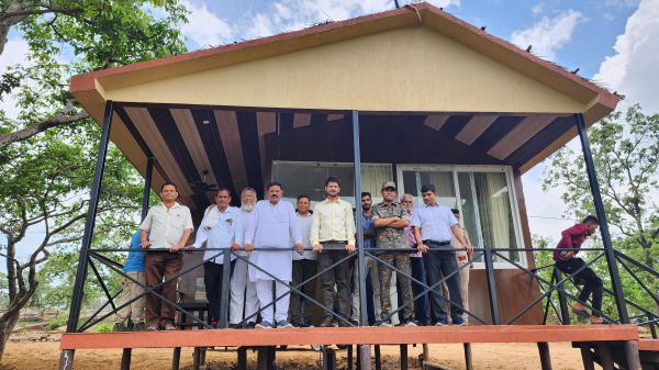 विस उपाध्यक्ष ने टाटामारी में वुडन कॉटेजों का किया उद्घाटन
