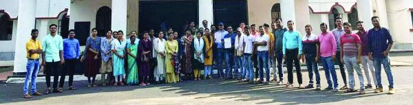 एस्मा लगाने से भडक़े संविदा कर्मियों  ने दिया सामूहिक त्यागपत्र