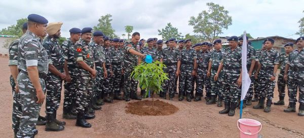 ई/188 बटालियन ने चलाया पौधारोपण अभियान 